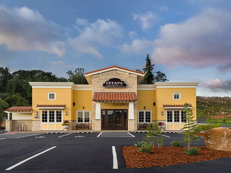Metal Restoran Building